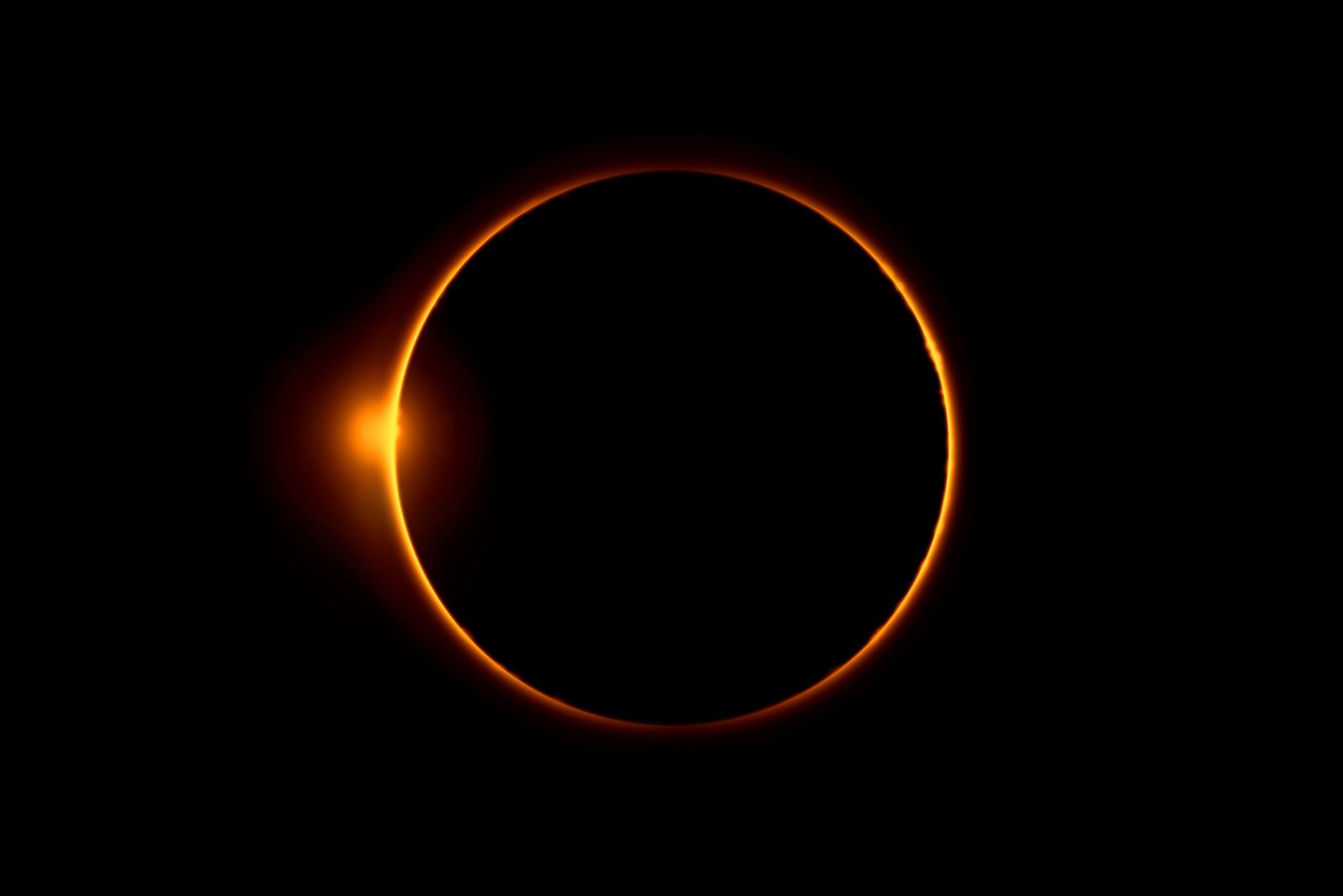 AdobeStock_177327326_Solar_Eclipse