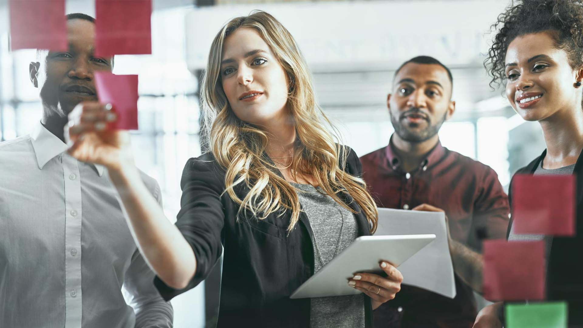 HR leadership shaping employer branding and employee retention through culture strategy